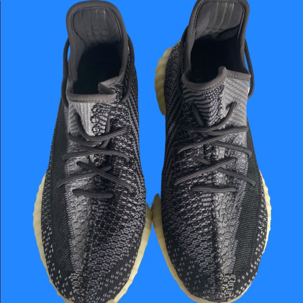 YEEZY BLACK COLOR WAY - USED but in good condition